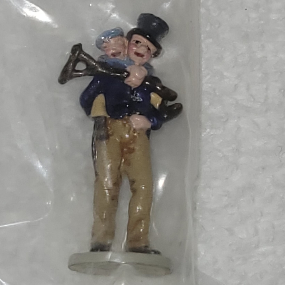 David Winter -  Bob Cratchit & Tiny Tim Figurine